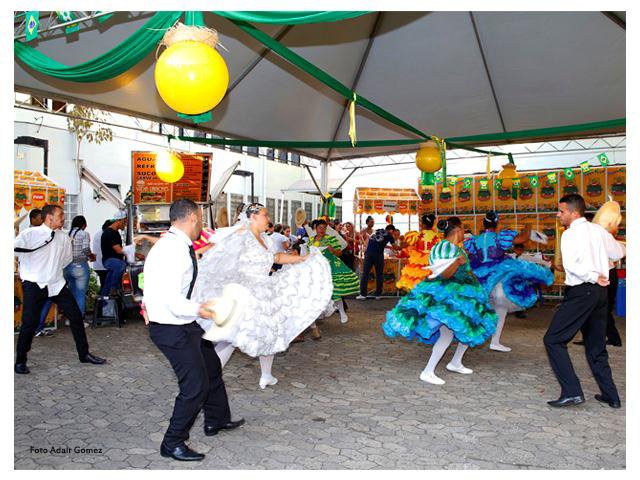 Hemocentro de Belo Horizonte - Ao som da vitrola, o Grupo Paixão Junina esbanja na coreografia - Foto: Adair Gomez
 